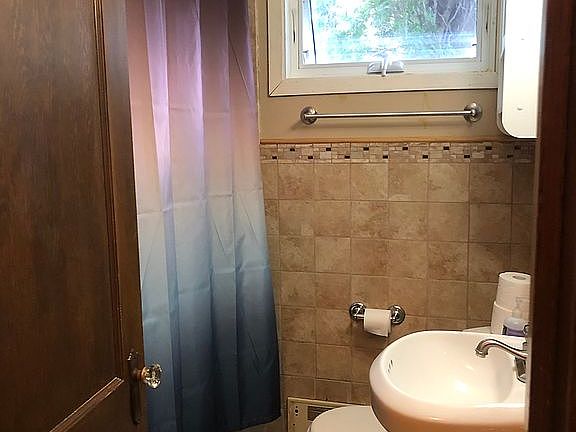 3rd image of 521 W Vernon Ave