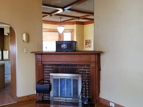 4th image of 417 W 1st St
