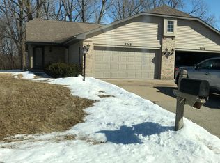 2242 N Cloudview Dr, Appleton, WI 54914