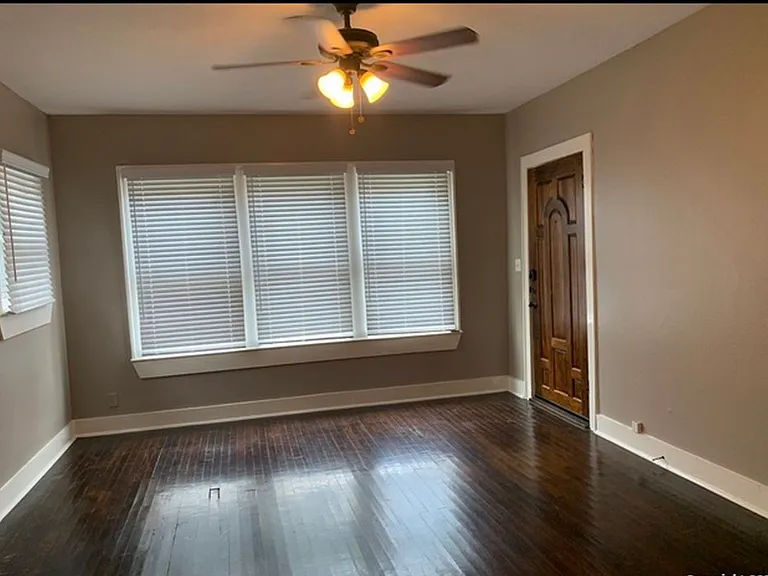 1446 W Kings Hwy — Photo 3