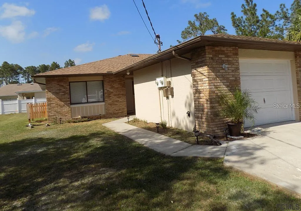 3 bed, 2.0 bath, 1169 sqft, $1,550 — Photo 1