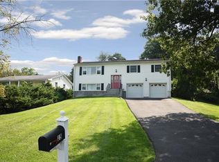 15 Round Tree Ln, Montrose, NY 10548