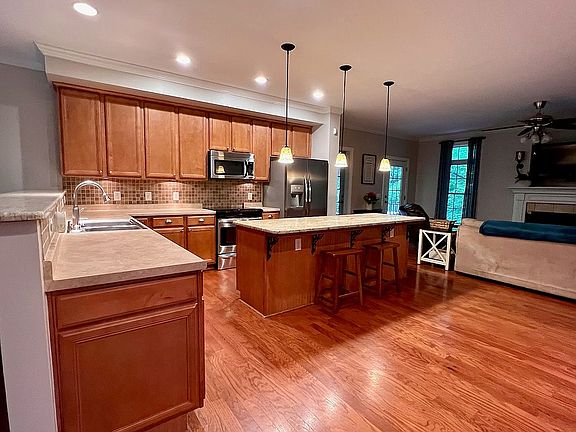 4th image of 2923 Hickory Dr