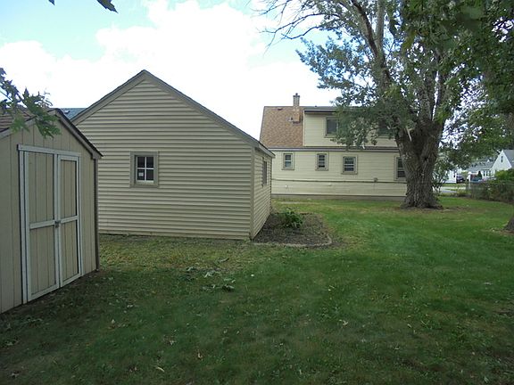 2nd image of 233 E Medill Ave
