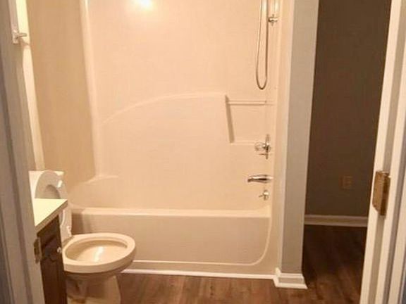 4th image of 270 Shadow Lawn Dr #270