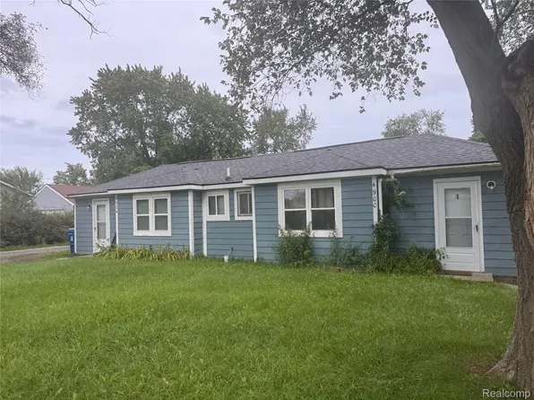 4900 Rossiter Ave, Waterford, MI 48329