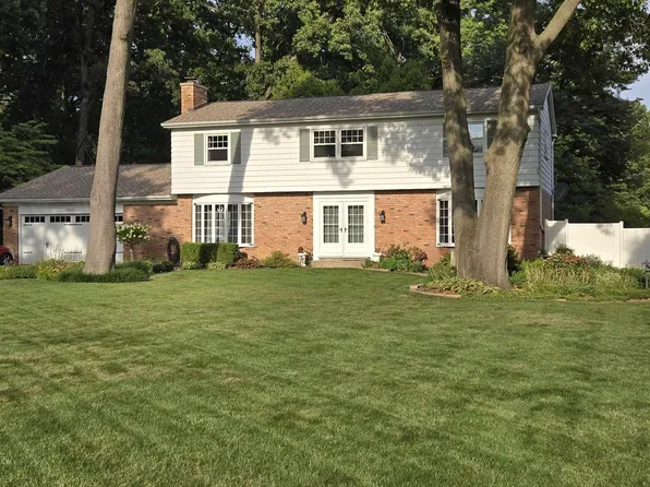 53376 Oakton Dr, South Bend, IN 46635