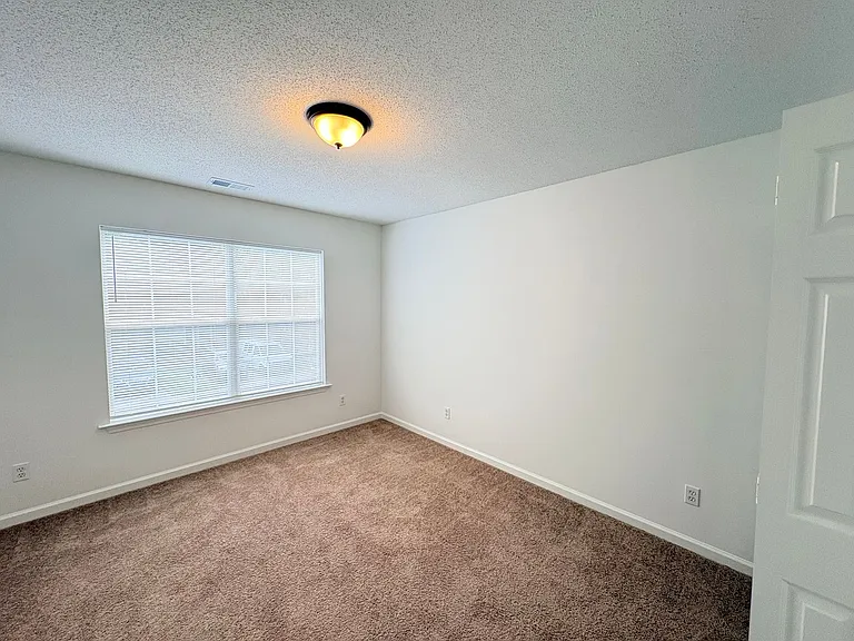 390 Gardners Cir — Photo 23