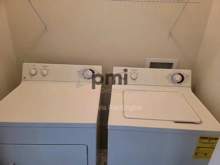 1306 Arthur Ave #8 — Photo 9
