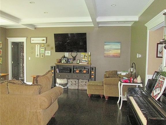 5th image of 11632 East Ave