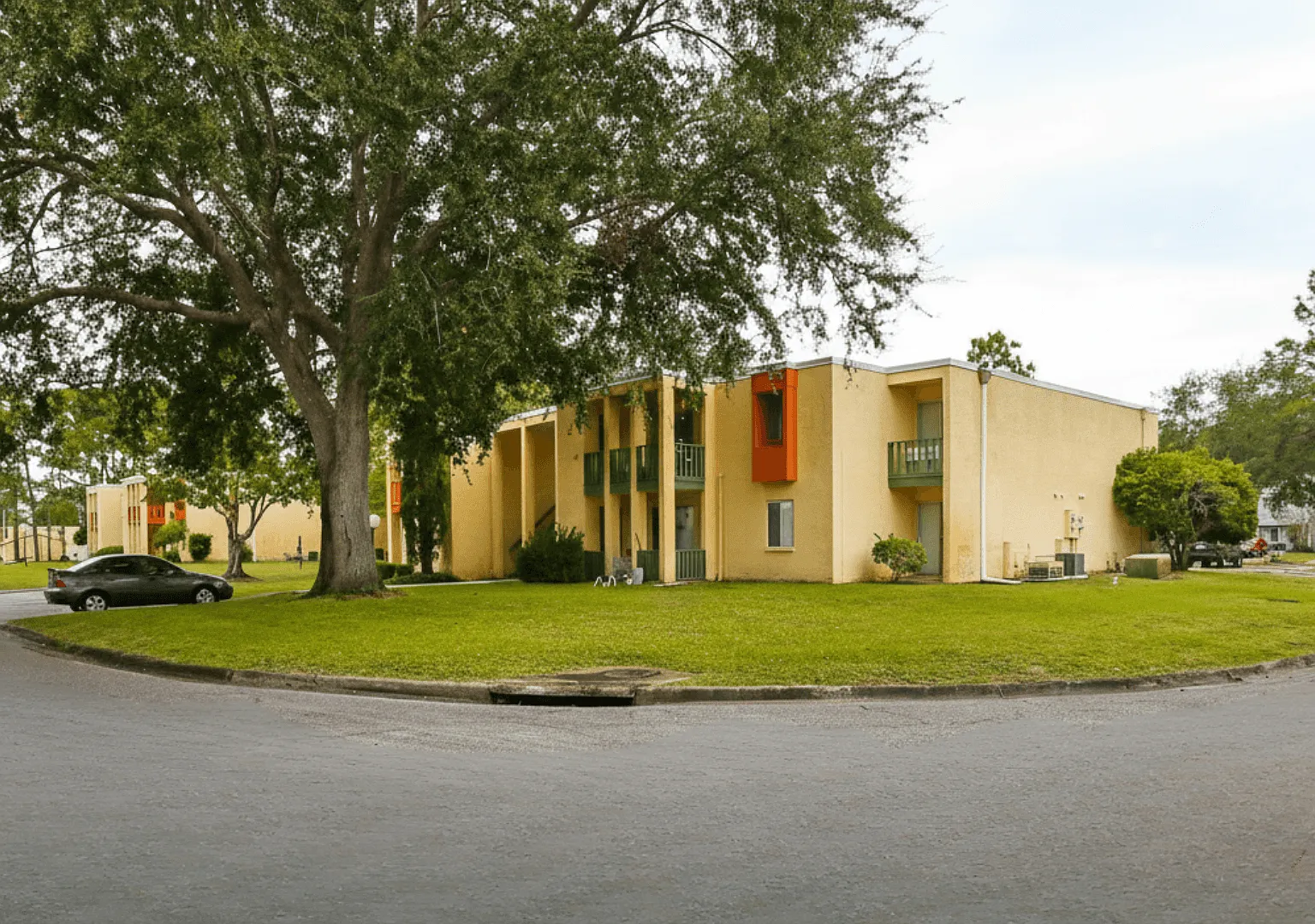 Aztec Villa Apartments — Photo 4