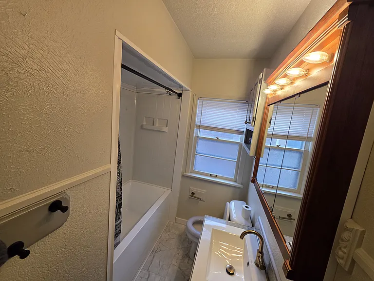 807 W Meadows Pl — Photo 4