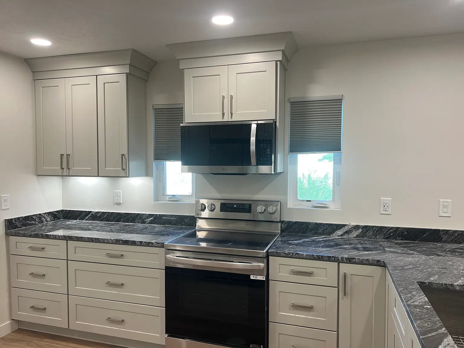 3 bed, 900 sqft, $1,950 — Photo 3