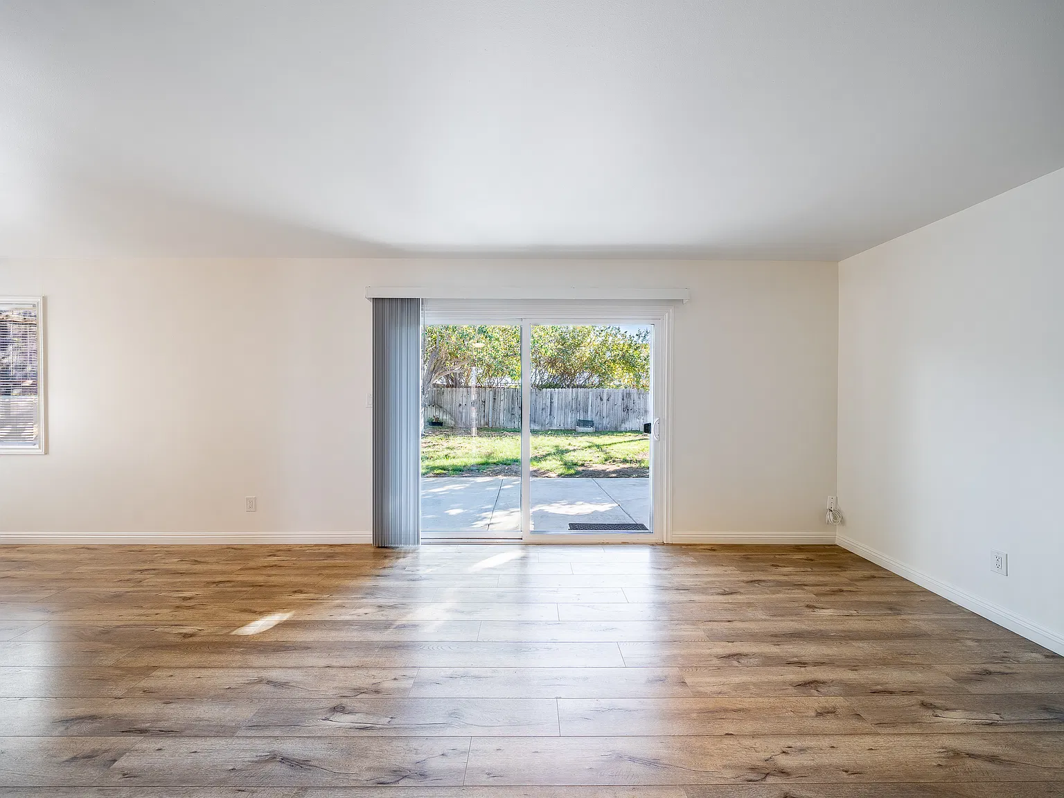 3 bed, 1156 sqft, $4,450 — Photo 4