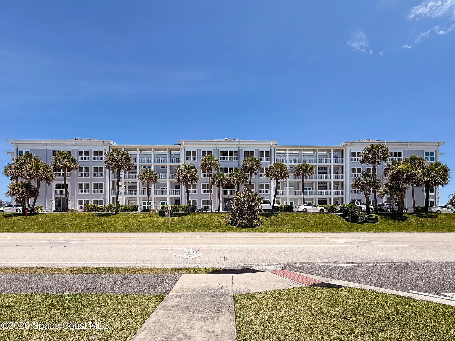 3 bed, 2.5 bath, 2036 sqft, $3,800 — Photo 2