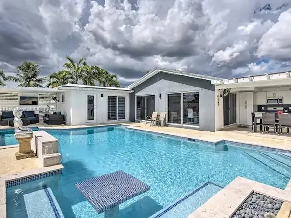 8031 W 14th Ct, Hialeah, FL 33014