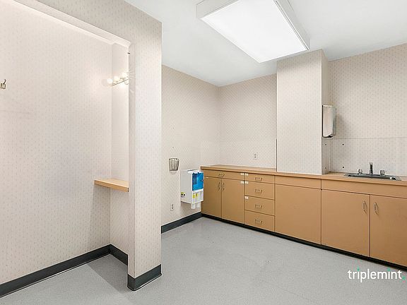 4th image of 975 Lexington Ave Unit 1A