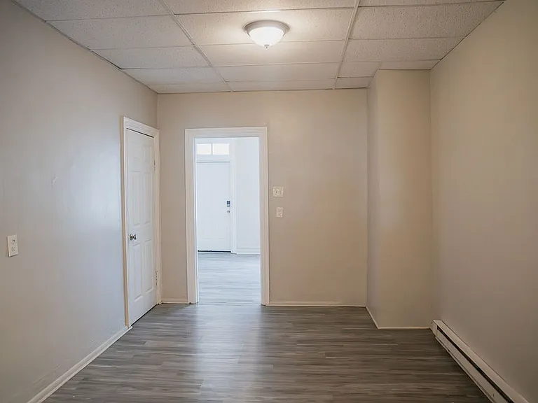 425 W Gordon St — Photo 10