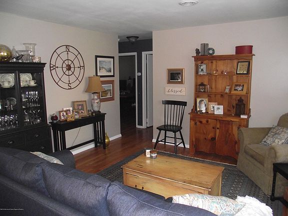 4th image of 18 Salem Dr #B