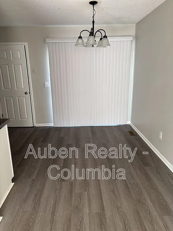 2 bed, 1.5 bath, 833 sqft, $1,150 — Photo 3