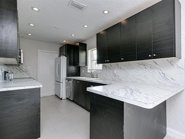 1st image of 205 SE 2nd Ave #205 & 207