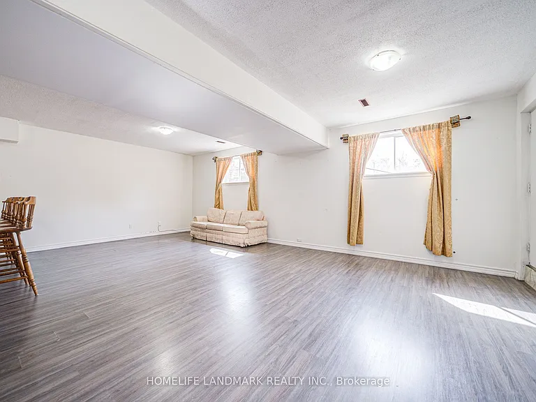 113 Oak Ave — Photo 2
