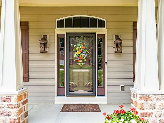 3rd image of 162 Lexington Woods Dr