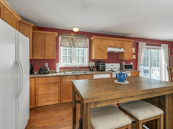 3rd image of 104 Weare Road