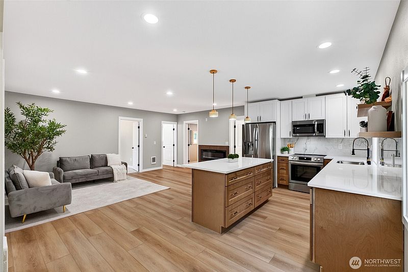 4th image of 20002 119th Street E