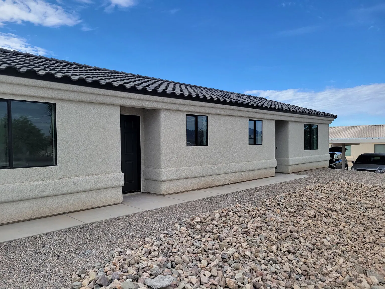 2110 Holly Ave — Photo 1