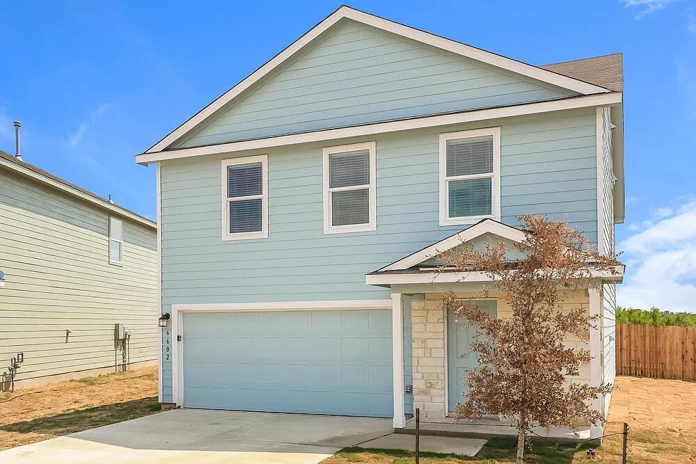 4 bed, 2.5 bath, 1950 sqft, $2,050 — Photo 4
