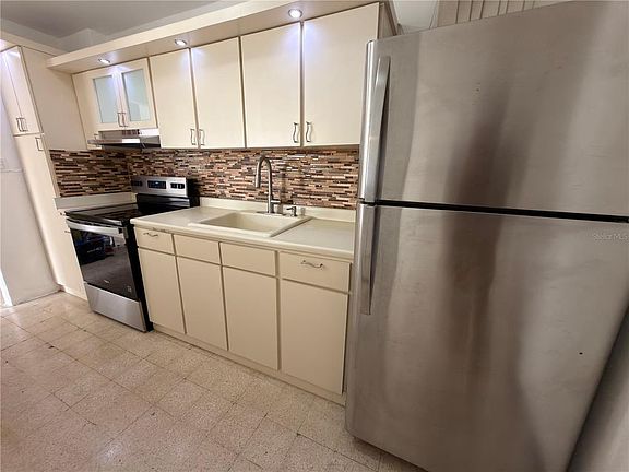 5th image of 274 Calle Uruguay APT 202