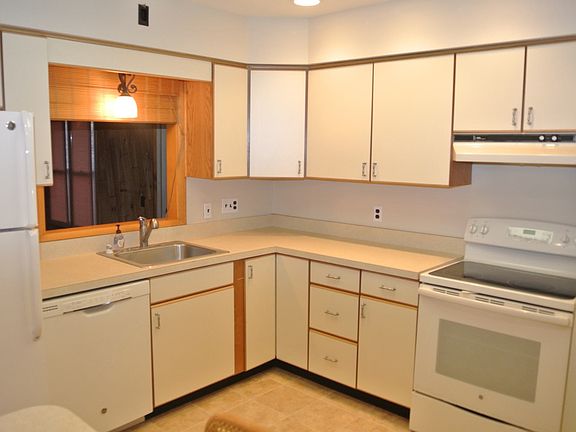 3rd image of 123 Boyd Dr