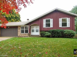 81 Brookwood Ct, Elgin, IL 60123