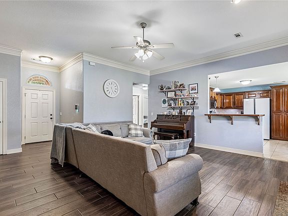 4th image of 2198 Meadowbrook Dr