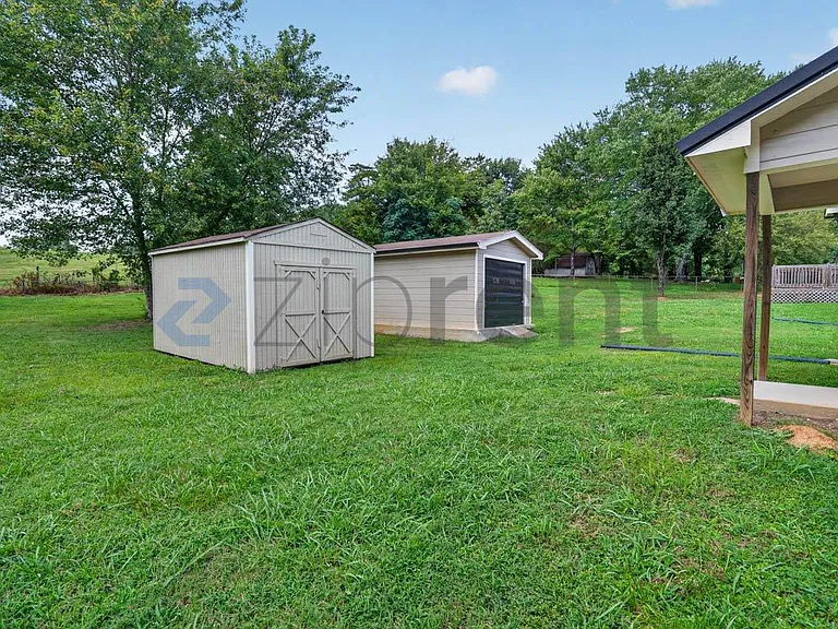 906 Diamond Cir — Photo 44