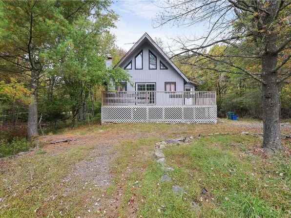 6547 Laurel Hollow Dr, Tobyhanna, PA 18466