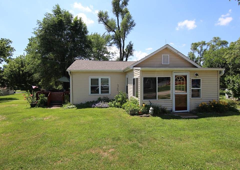 1st image of 704 4th St S