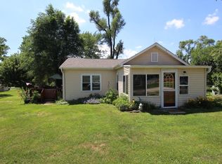 704 4th St S, Cordova, IL 61242