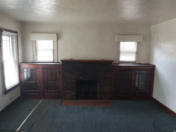 1359 Monroe St, Benton Harbor, MI 49022