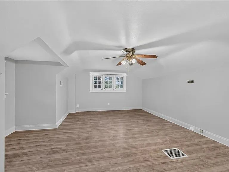 7325 Sutherland Ave — Photo 33