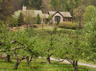 40 Sugar Hollow Orchard Dr, Fairview, NC 28730