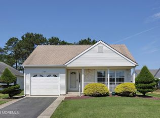 25 Sheffield Dr, Toms River, NJ 08757
