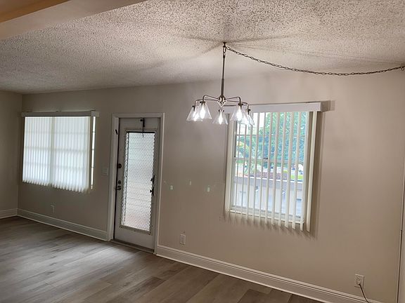 3rd image of 2039 Rexford C #C