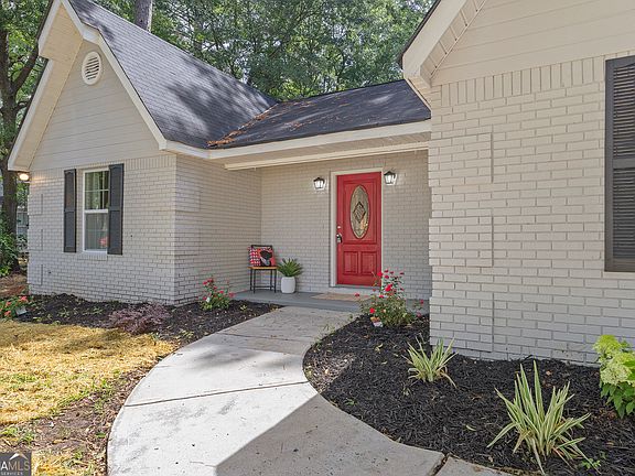 3rd image of 321 Doublegate Dr