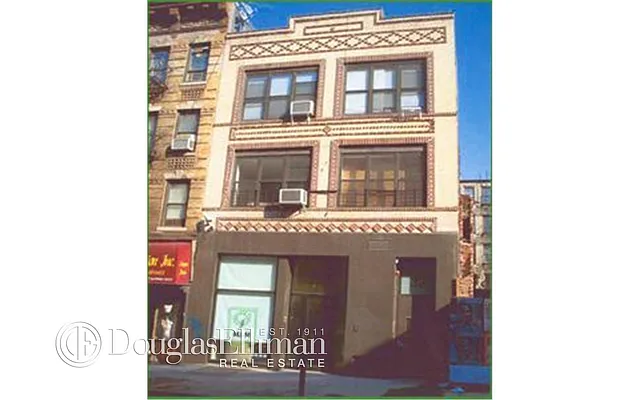 Sold by Douglas Elliman | media 17