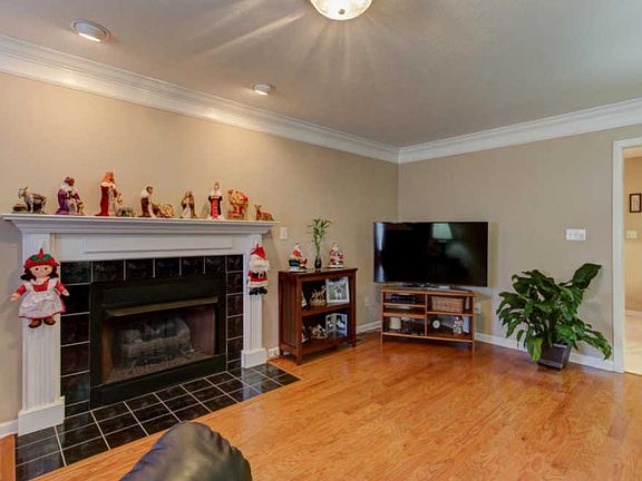 2nd image of 2506 Fernbank Rd