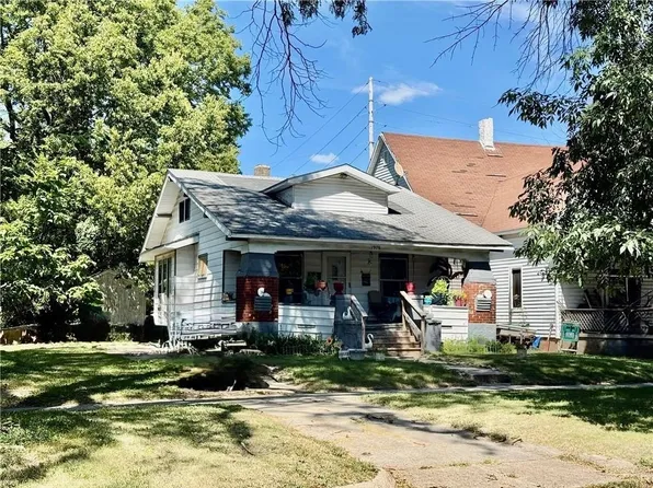 1976 E William St, Decatur, IL 62521