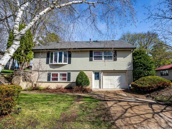 604 W North St, Dodgeville, WI 53533