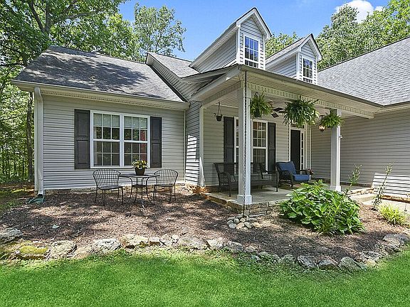4th image of 156 Greatwood Dr